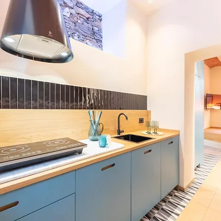 Portofino Coast Design - Garden & Free Parking Apartment