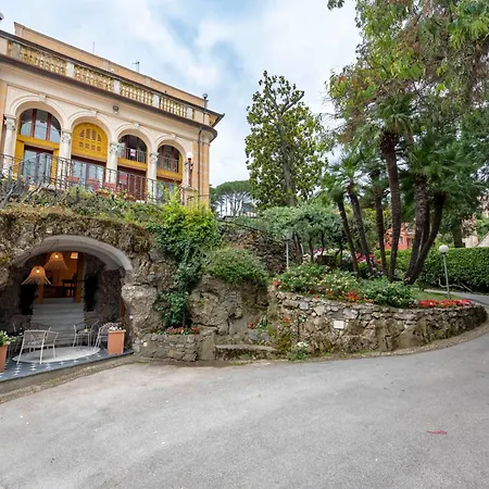 Portofino Coast Design - Garden & Free Parking Apartment